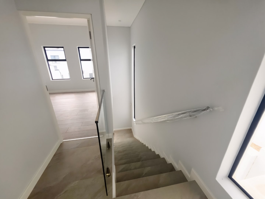 5 Bedroom Property for Sale in Sandown Western Cape